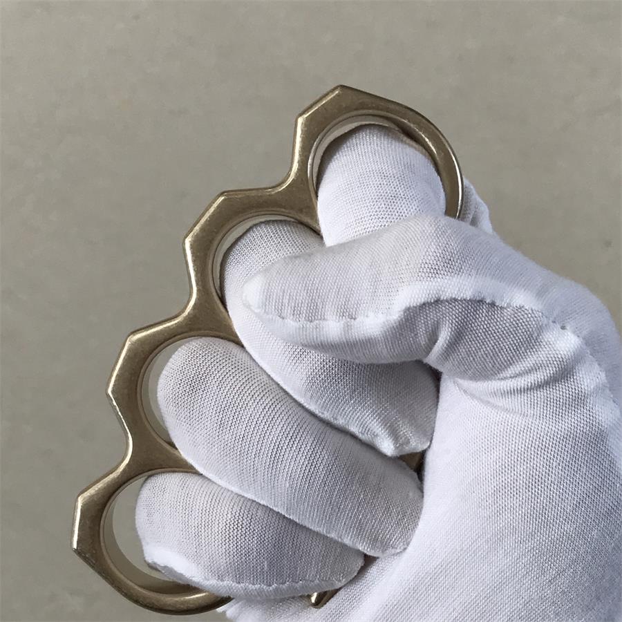 Tirapugni classico in ottone lavato con pietra ispessito