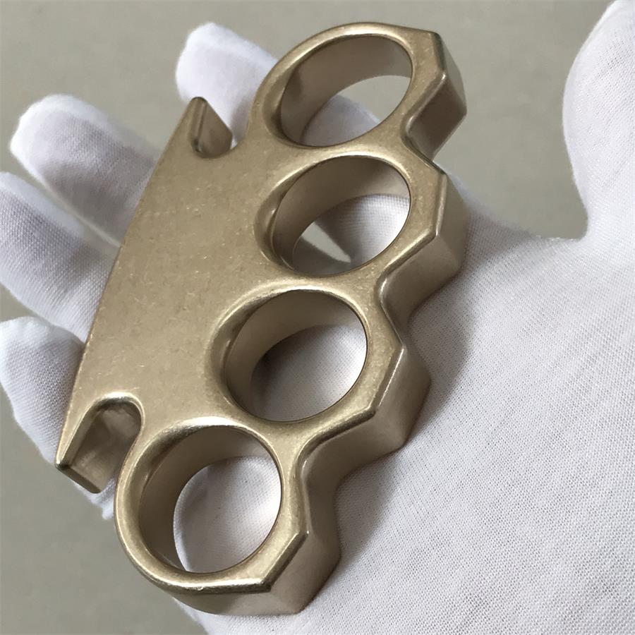 Tirapugni classico in ottone lavato con pietra ispessito