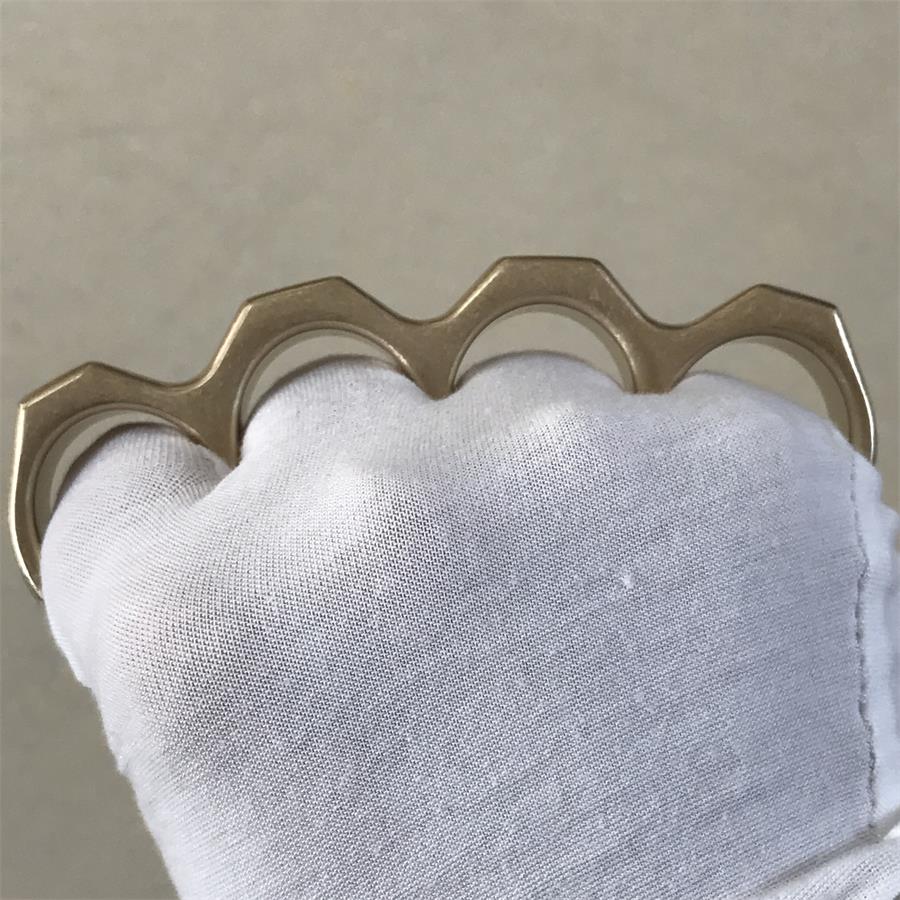 Tirapugni classico in ottone lavato con pietra ispessito