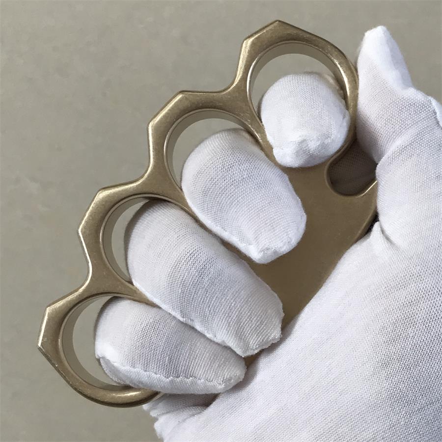 Tirapugni classico in ottone lavato con pietra ispessito