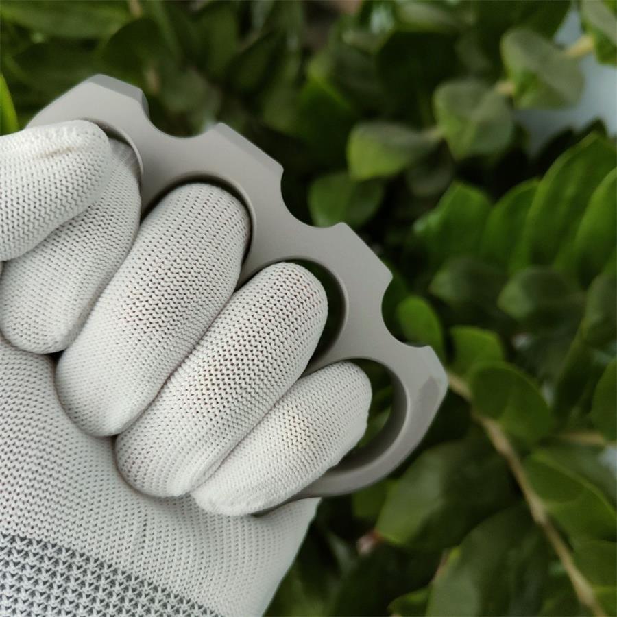 Knuckle Duster with Matte Sandblasted Surface