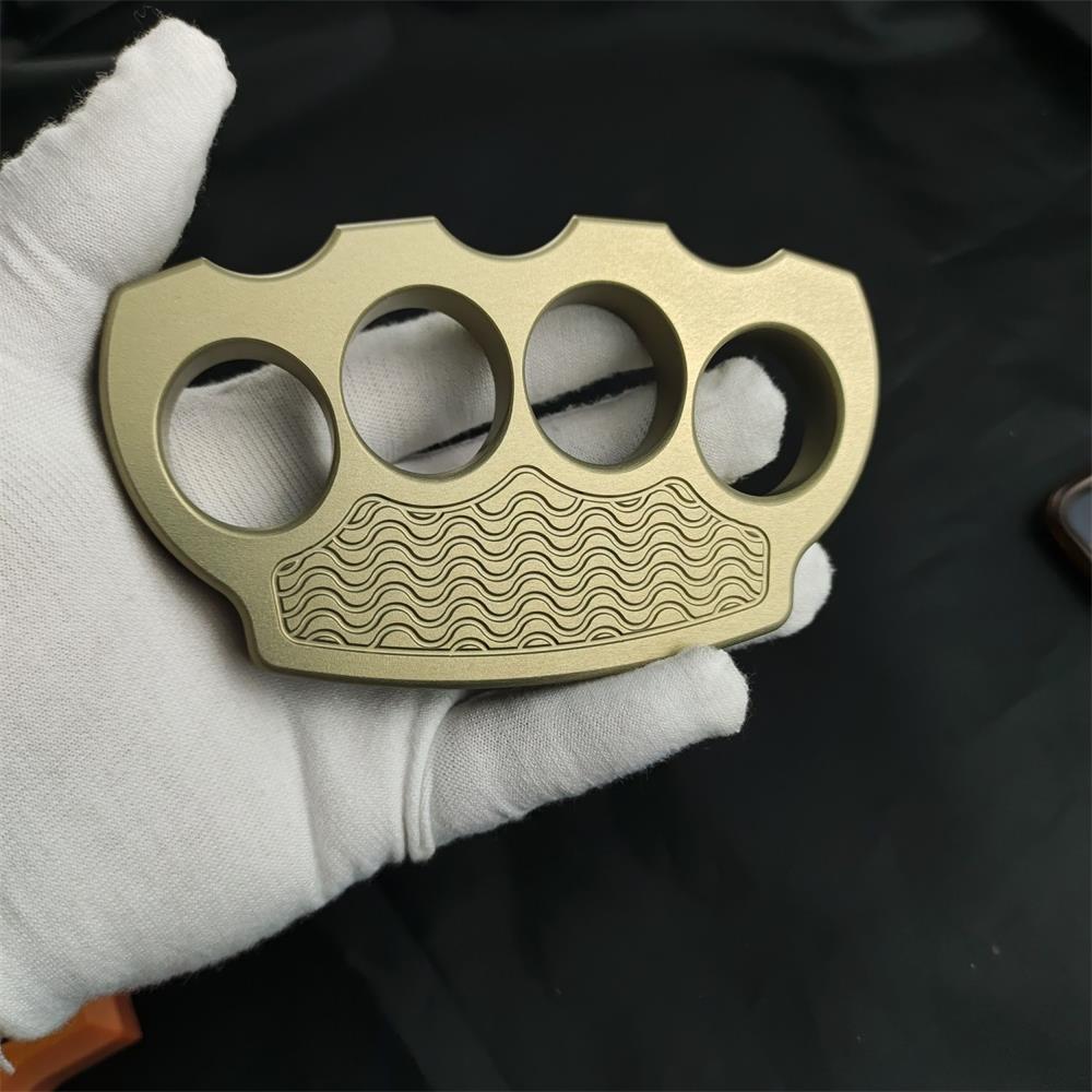 Strumento EDC leggero con Tirapugni in alluminio massiccio classico