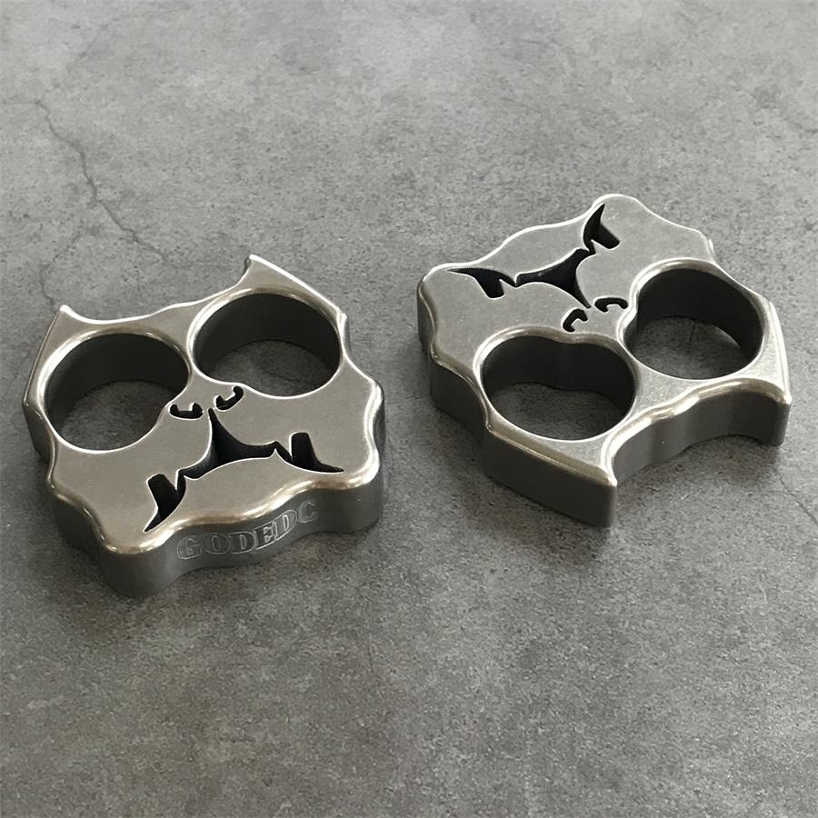 GODEDC Dog Head Knuckle Duster TC21 Titanium Alloy