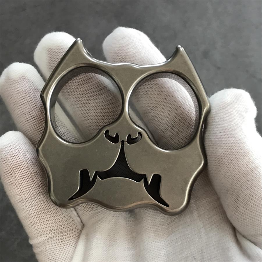 Thickened Titanium Dog Head Knuckle Duster EDC Decoration