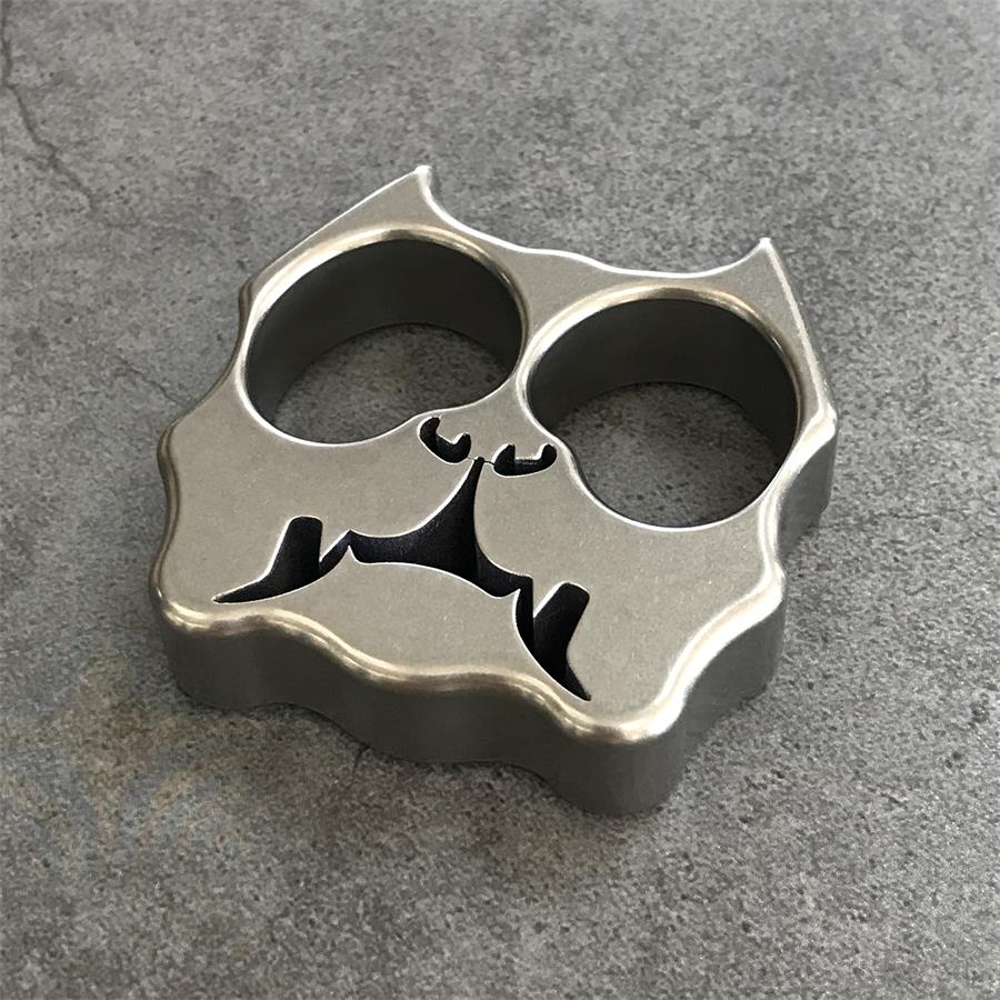 Thickened Titanium Dog Head Knuckle Duster EDC Decoration