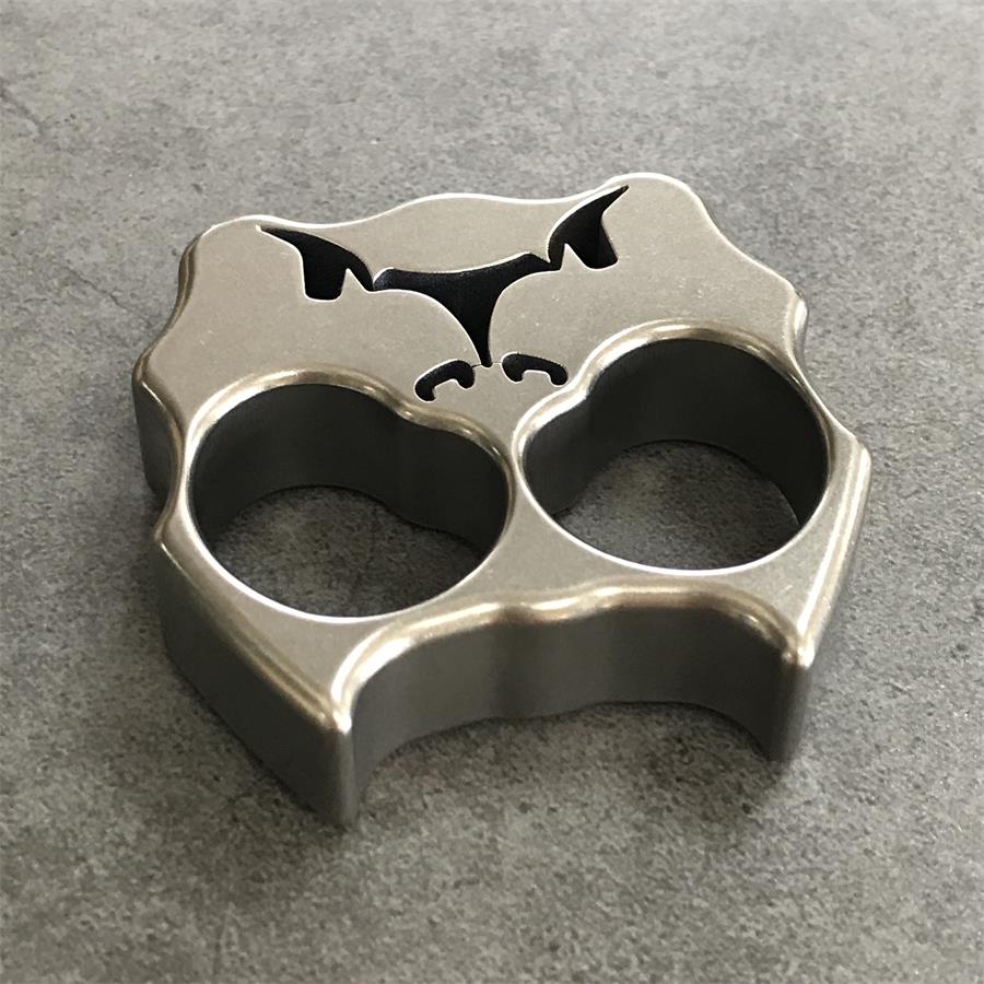 Thickened Titanium Dog Head Knuckle Duster EDC Decoration