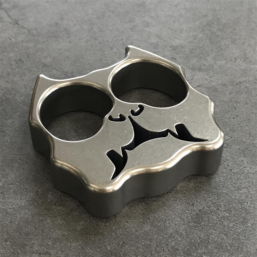Thickened Titanium Dog Head Knuckle Duster EDC Decoration